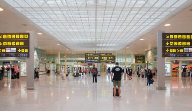 Pais deixam filho de 10 anos no aeroporto para não perderem as férias