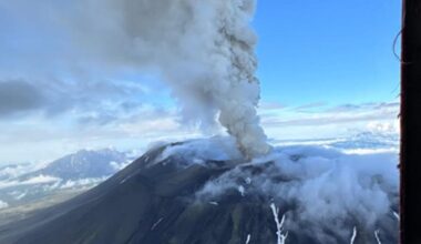 Vulcão Krasheninnikov entra em erupção pela primeira vez em 600 anos após sismo na Rússia