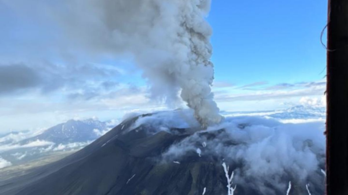 Vulcão Krasheninnikov entra em erupção pela primeira vez em 600 anos após sismo na Rússia