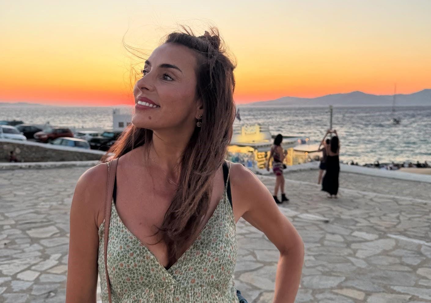 Catarina Furtado não largou esta carteira durante as férias. Será Parfois?