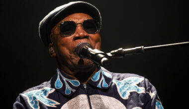Milton Nascimento é criticado após processar Cruzeiro - 03/08/2025 - Ilustrada