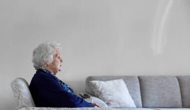 Depressão em idosos é confundida com sintomas físicos - 10/08/2025 - Equilíbrio
