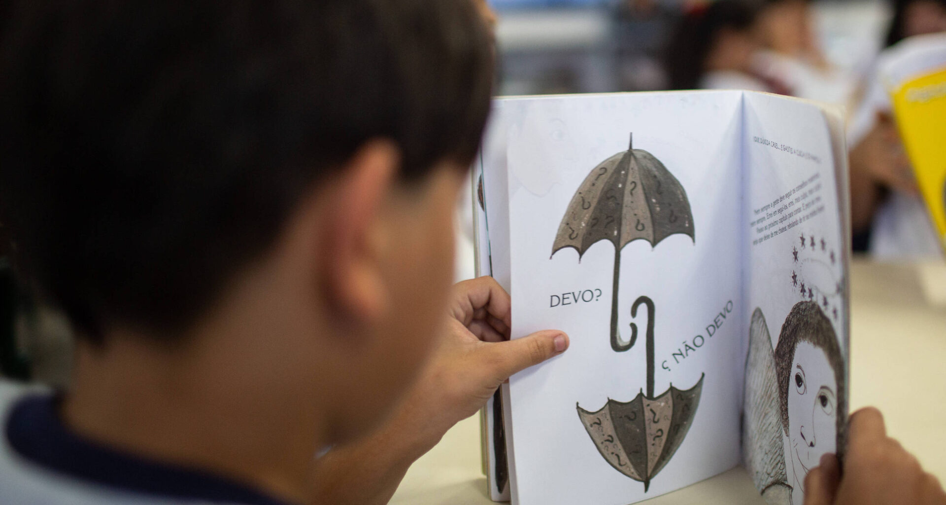 MEC não compra todos os livros didáticos para 2026 - 21/08/2025 - Educação