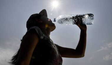 É seguro beber água de garrafa plástico que ficou no sol? - 02/08/2025 - Equilíbrio