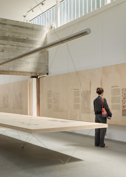 (RE)INVENÇÃO: Pavilhão do Brasil na Bienal de Arquitetura de Veneza / Plano Coletivo - Fotografia de Interiores, Madeira