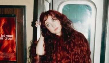 Música nova para o fim de semana: a generosa surpresa de Hayley Williams (Paramore), o amor de verão dos Parcels e o metro de Chappell Roan