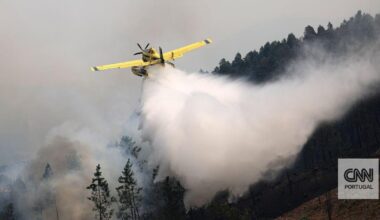 Canadair embate nas margens do Douro durante operação de carga de água