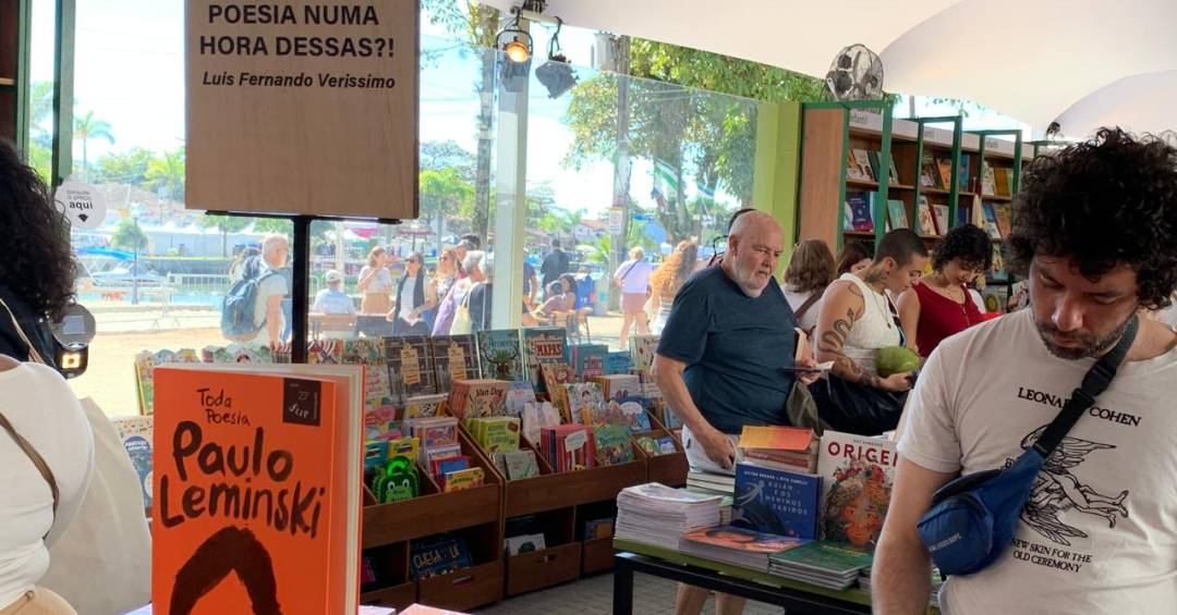 A piada ouvida na Flip por causa dos livros de decoração de Rafa Kalimann