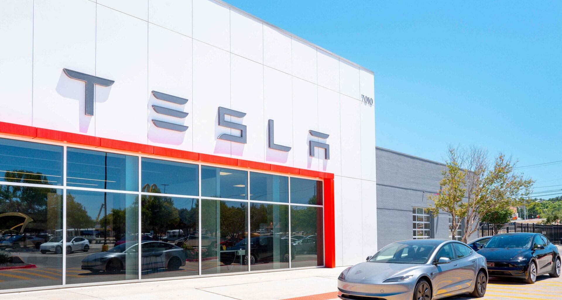 Tesla condenada a pagar mais de 200 milhões de dólares a vítimas de acidente mortal