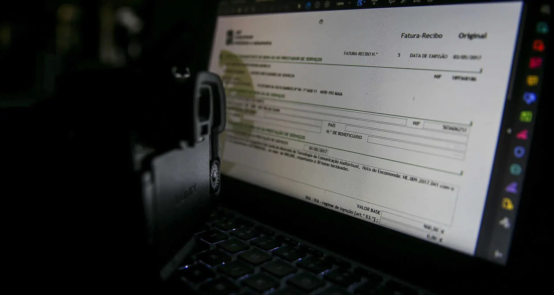 Empresas que contratam a recibos verdes no estrangeiro têm de fazer IRS em Portugal
