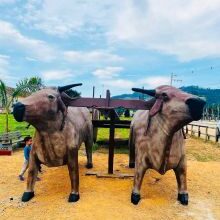 Pedras Grandes inaugura monumento que busca ser o carro de boi mais pesado do mundo