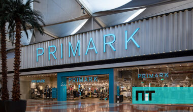Novo vestido floral da Primark tem o espírito cool dos anos 70 — NiT