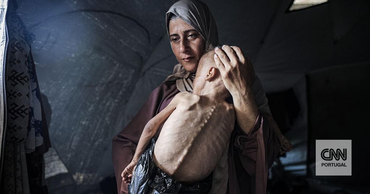 "Um quilo de açúcar aqui custa 173 euros", diz o autor desta foto. "Tiro estas fotografias enquanto estou com tanta fome"