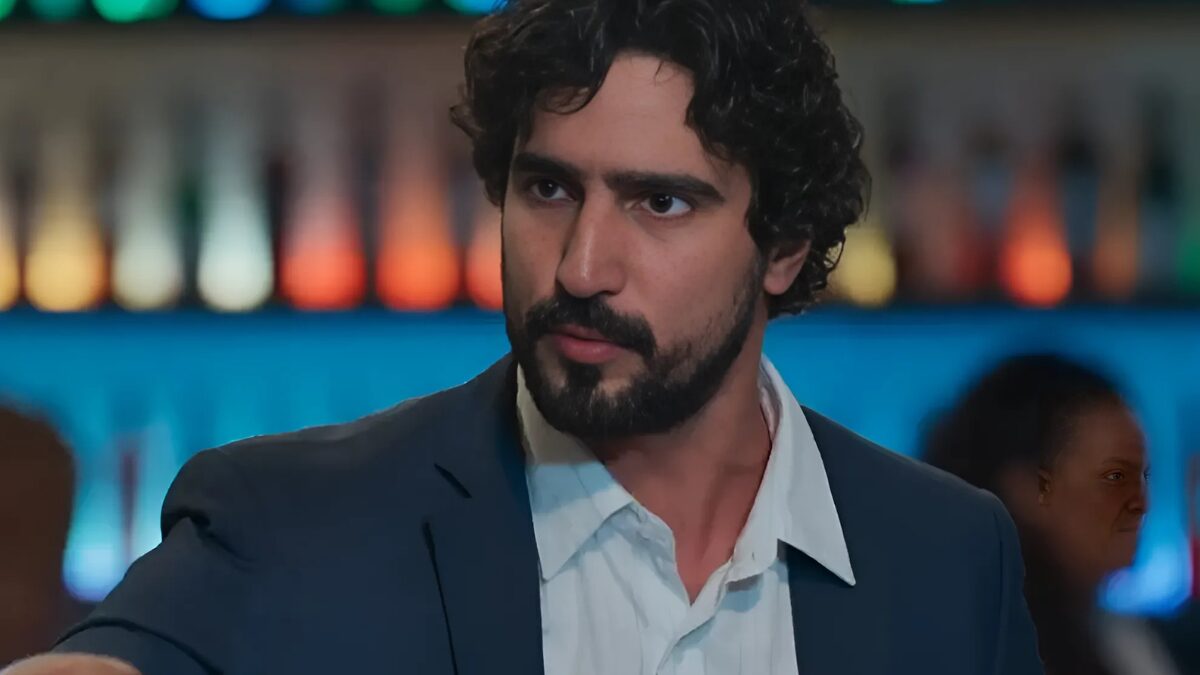Ivan conta a Luciano que Raquel comprou a empresa que fornece alimentação para os voos da TCA