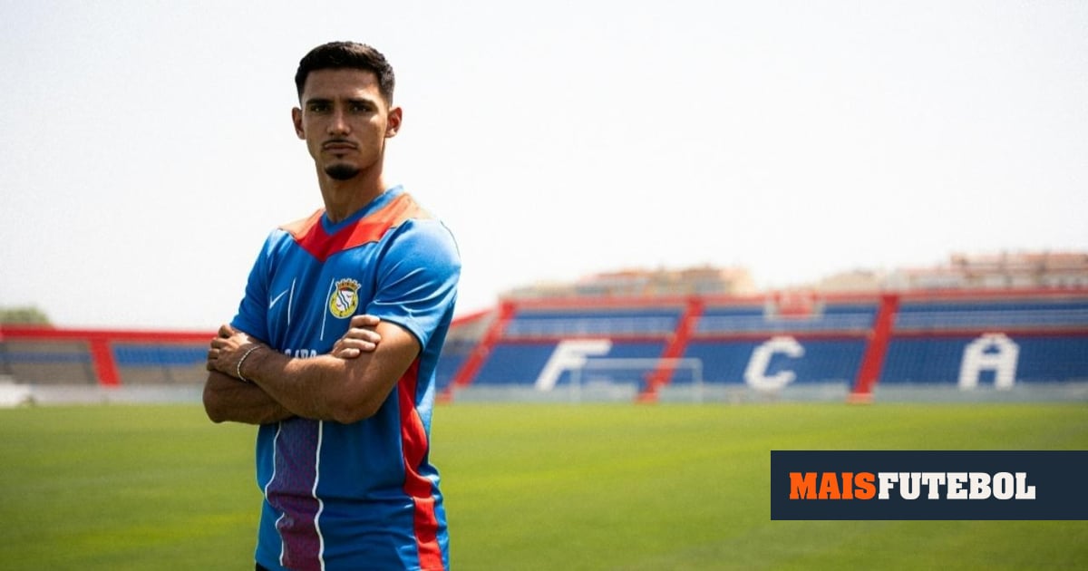 OFICIAL: Alverca contrata ex-Manchester City para o ataque