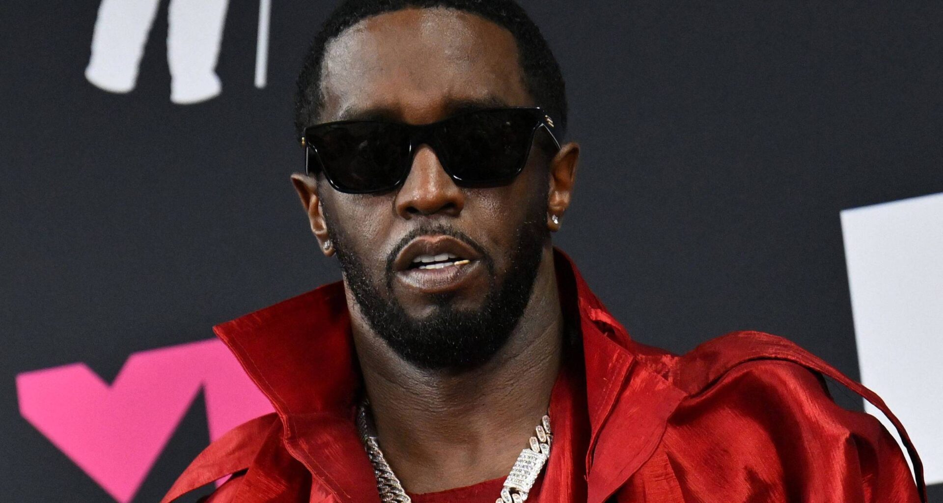 P. Diddy está recebendo alimentos vencidos e com larvas - 06/08/2025 - Celebridades