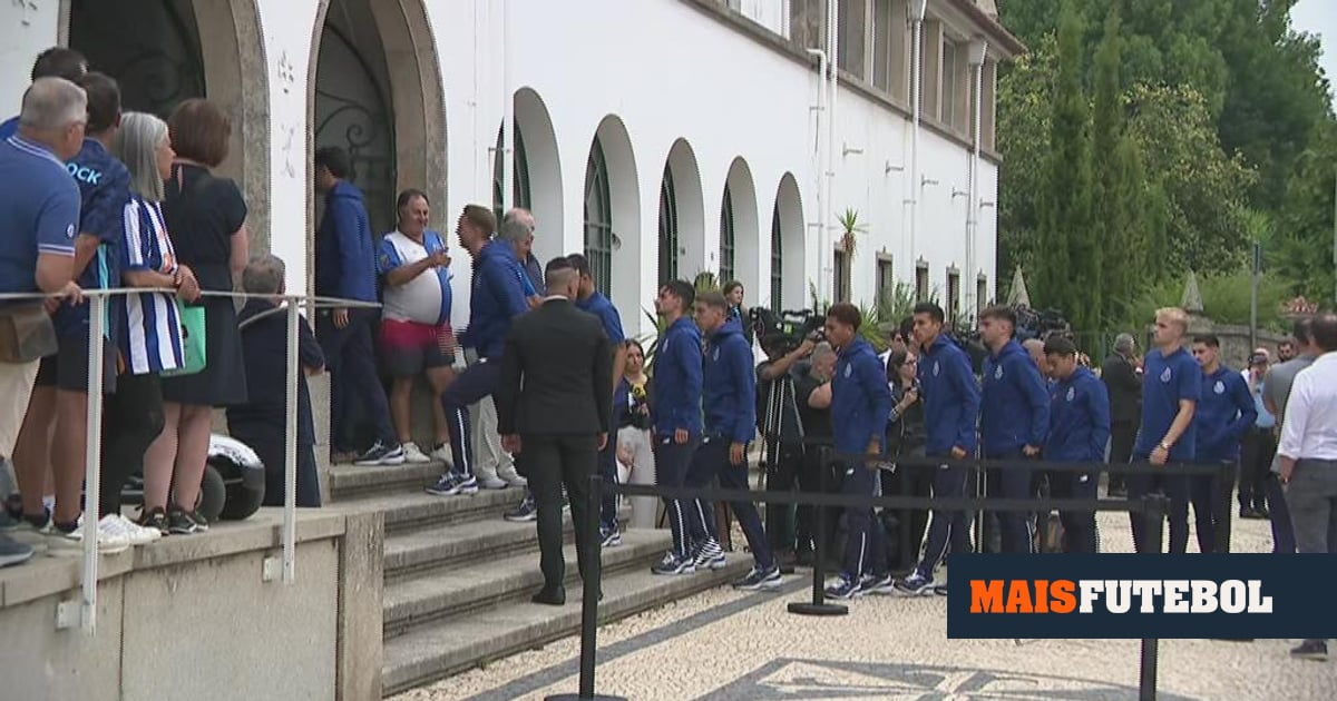 Plantel do FC Porto marca presença no último adeus a Jorge Costa - Maisfutebol