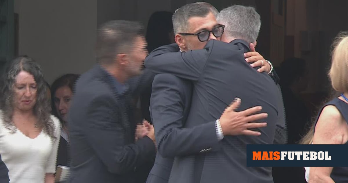 Sérgio Conceição emocionado na despedida a Jorge Costa - Maisfutebol