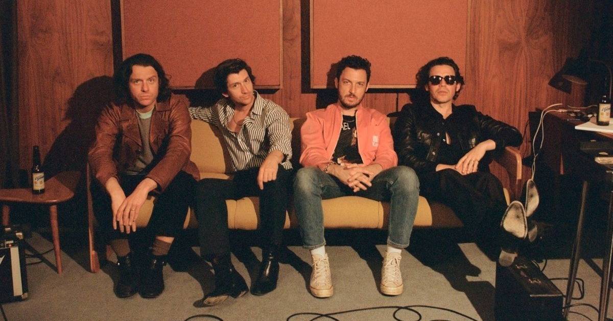 Os Arctic Monkeys já trataram da ‘papelada’ para o novo álbum: o que sabemos