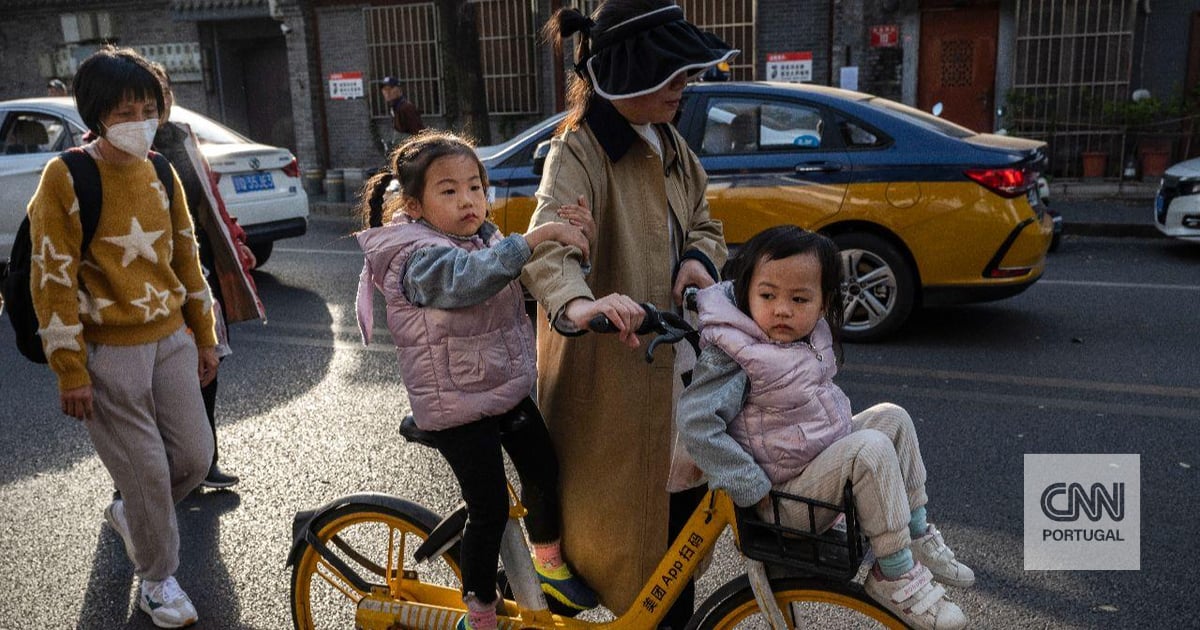 A China castigava quem tinha demasiados bebés. Agora está desesperada para fazer o contrário