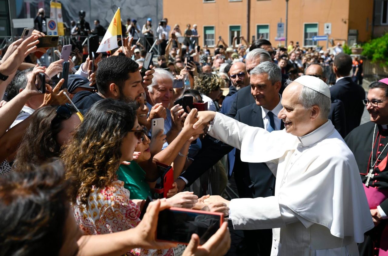Papa volta a Albano para missa com a comunidade e almoço com os pobres