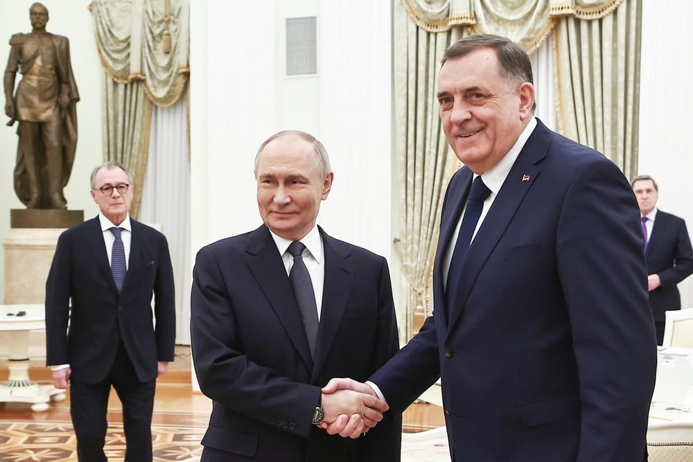 Vladimir Putin e Milorad Dodik (Mikhail Tereshchenko/Pool Sputnik Kremlin via AP)