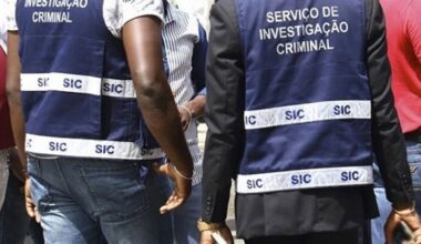 SIC detém dois ″cidadãos russos″ acusados de financiar vários angolanos ″para produção de notícias falsas nas redes sociais e promoção de manifestações e pilhagem em Luanda e Benguela″
