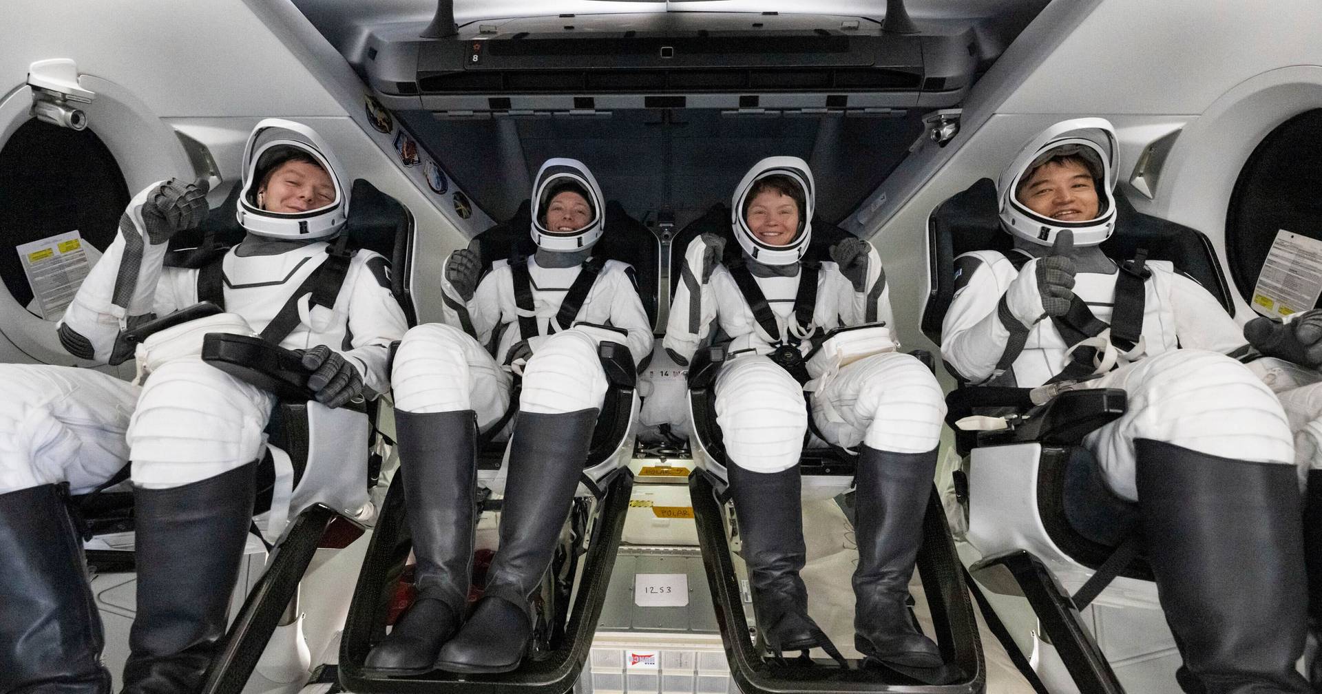 Astronautas regressam à Terra após cinco meses na Estação Espacial