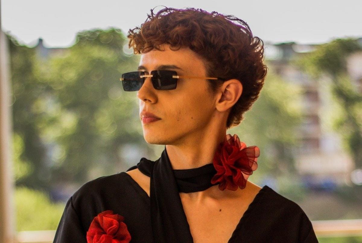 É um novo talento português na moda e aos 20 anos quer vestir todes