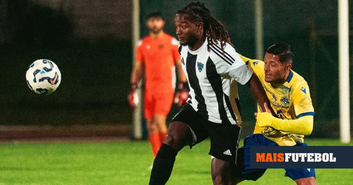 INCRÍVEL: avançado marca e defende penálti aos 90+16 para dar a vitória