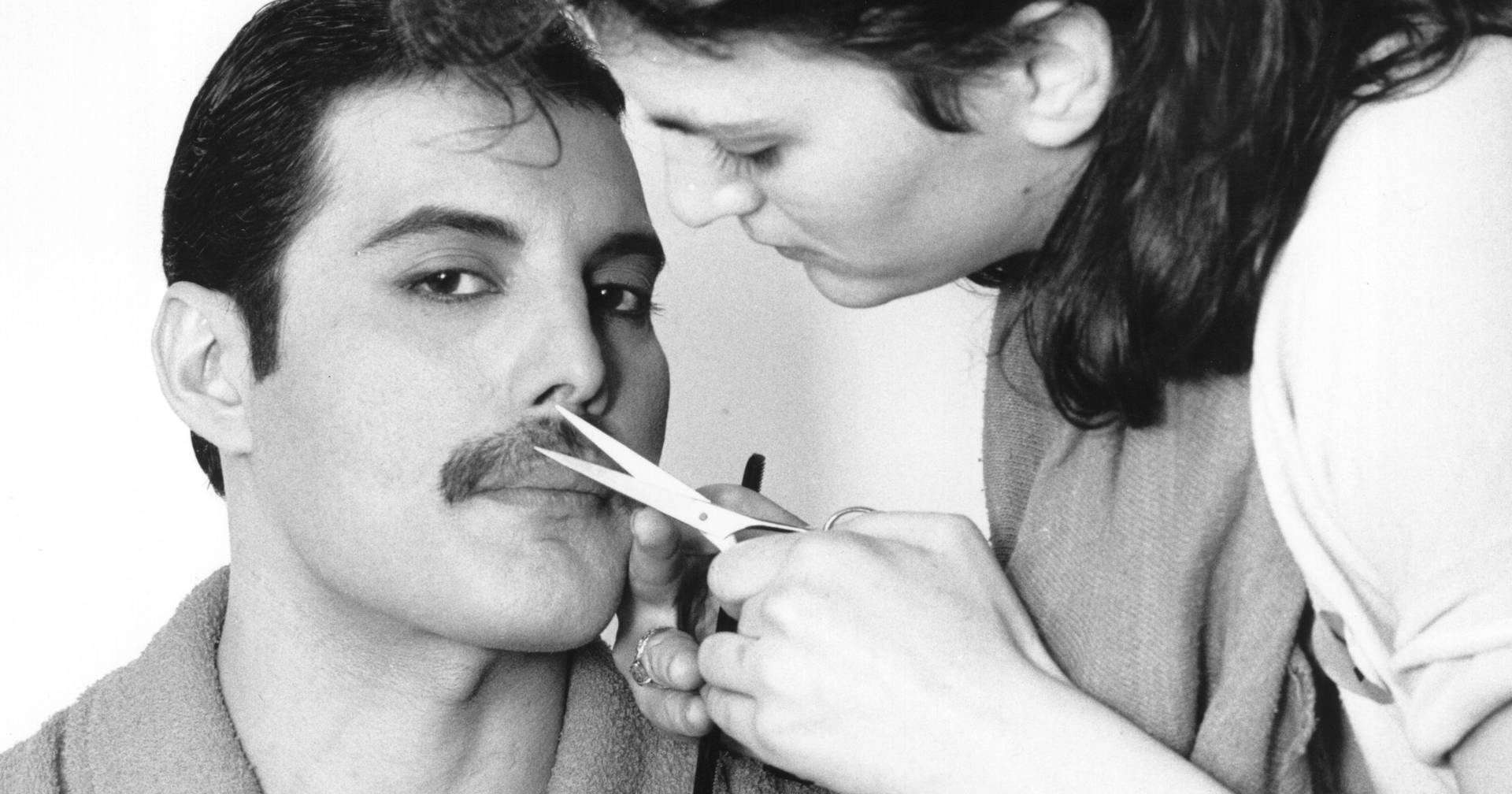 Alegada filha secreta de Freddie Mercury fala pela primeira vez: “São fake news”, diz mulher de Brian May