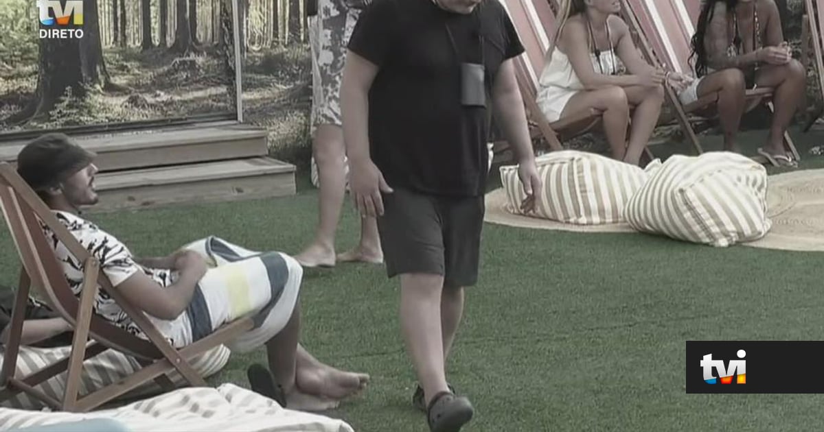 As imagens do pontapé que levaram à expulsão direta de Bruno de Carvalho - TVI