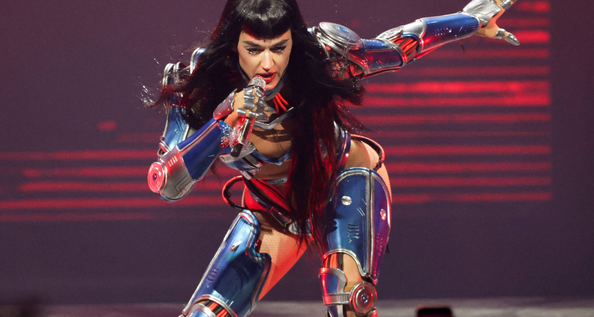 Katy Perry é multada por filmar clipe em área protegida - 12/08/2025 - Celebridades