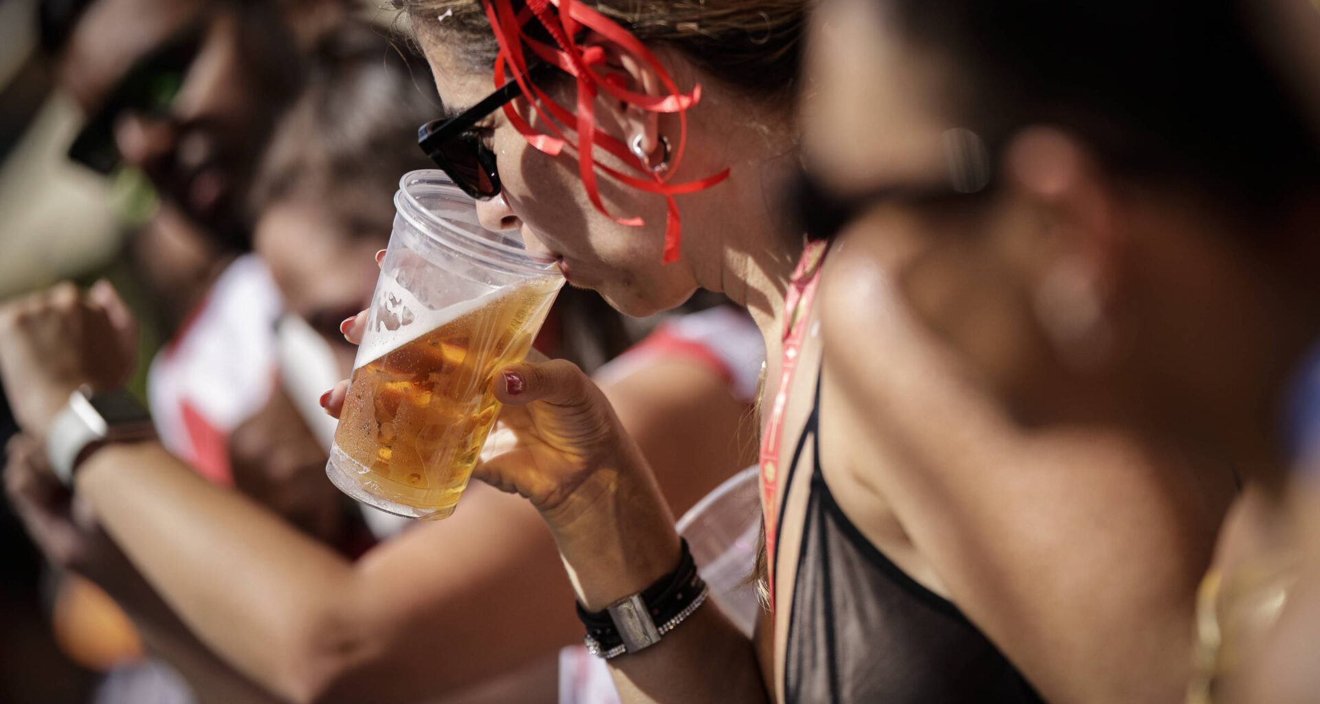Consumo abusivo de álcool entre mulheres dobra em 17 anos - 14/08/2025 - Equilíbrio e Saúde
