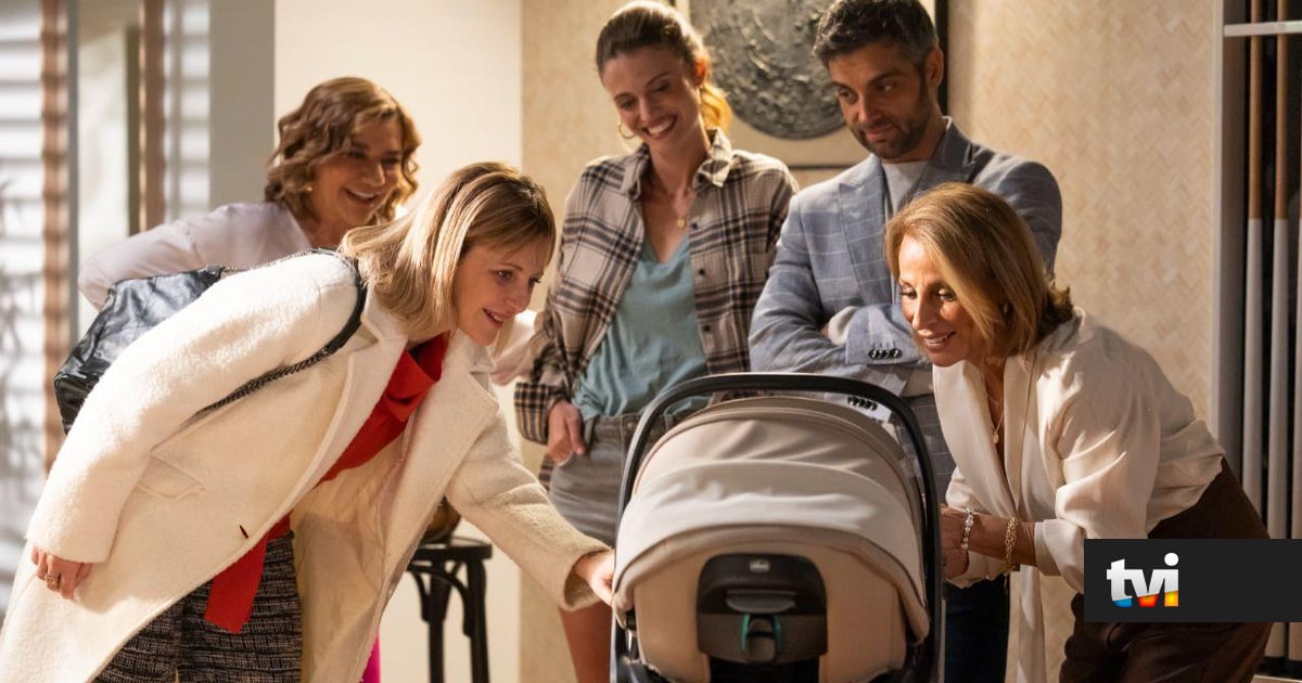 Exclusivo «A Protegida»: Laura e Teresa conhecem a neta Carlota - Novelas
