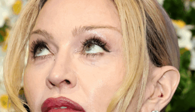 poucos sabem, mas esse é o grande sucesso de Madonna que a faz revirar os olhos