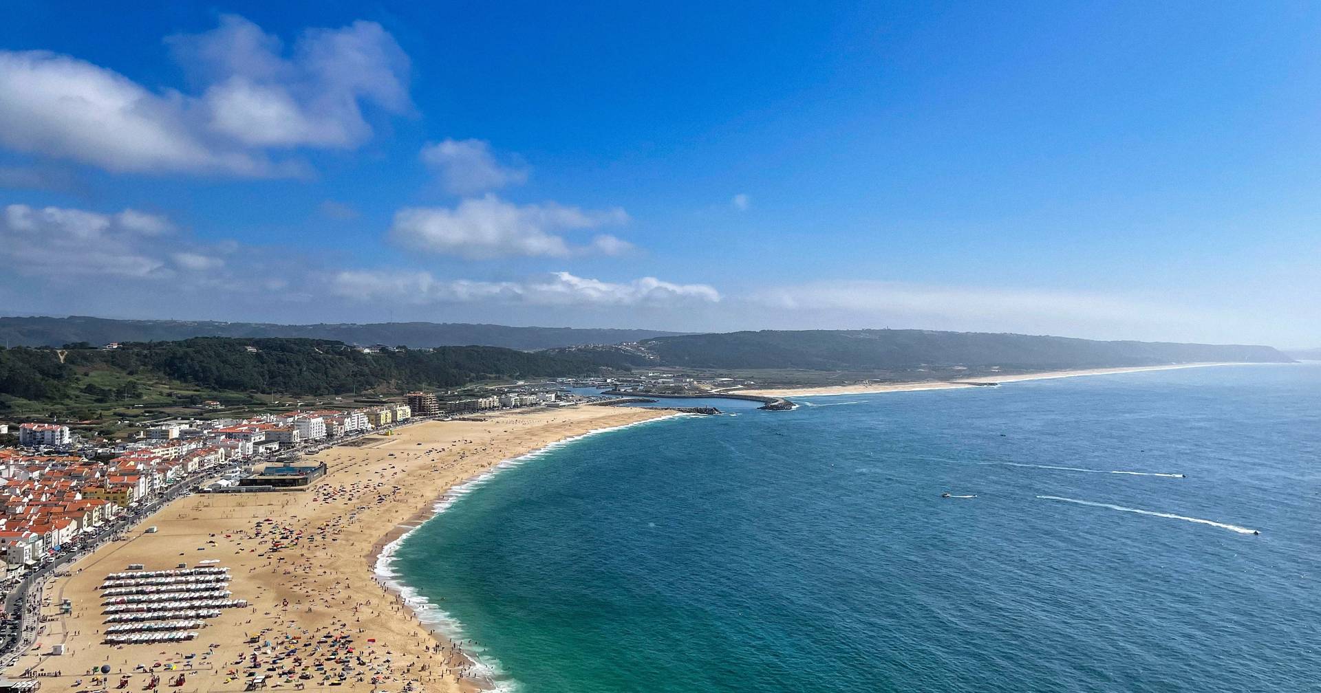 Três praias reabertas após interdição temporária por contaminação das águas, mas ainda há cinco com problemas