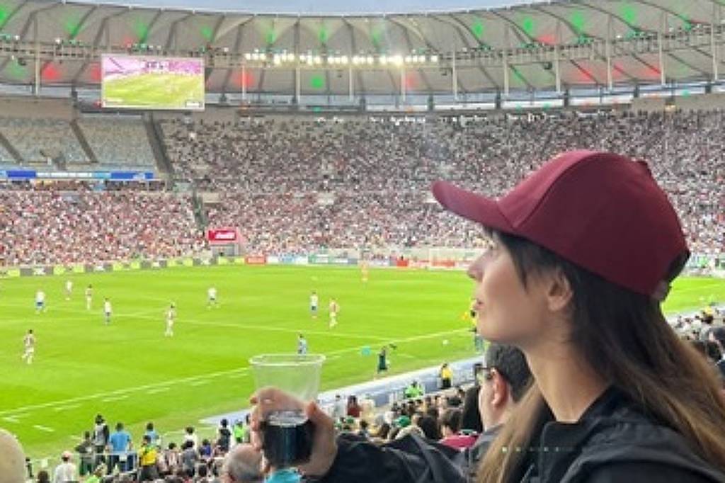 Gaia Girace, de 'A Amiga Genial', visita o Maracanã no Rio - 16/08/2025 - Celebridades
