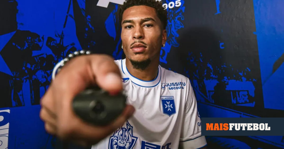 OFICIAL: Namaso troca FC Porto pelo Auxerre