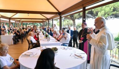 Papa Leão almoça com os pobres: vocês representam a presença de Deus