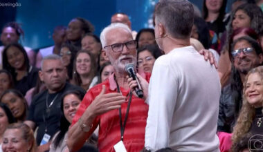 Dona Déa recebe pedido de casamento no Domingão com Huck - 17/08/2025 - Televisão