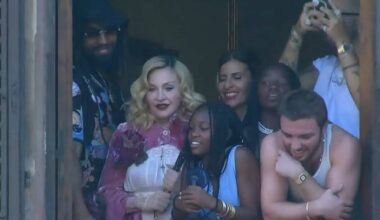 Madonna celebra 67 anos com filhos e namorado na Itália - 18/08/2025 - Celebridades
