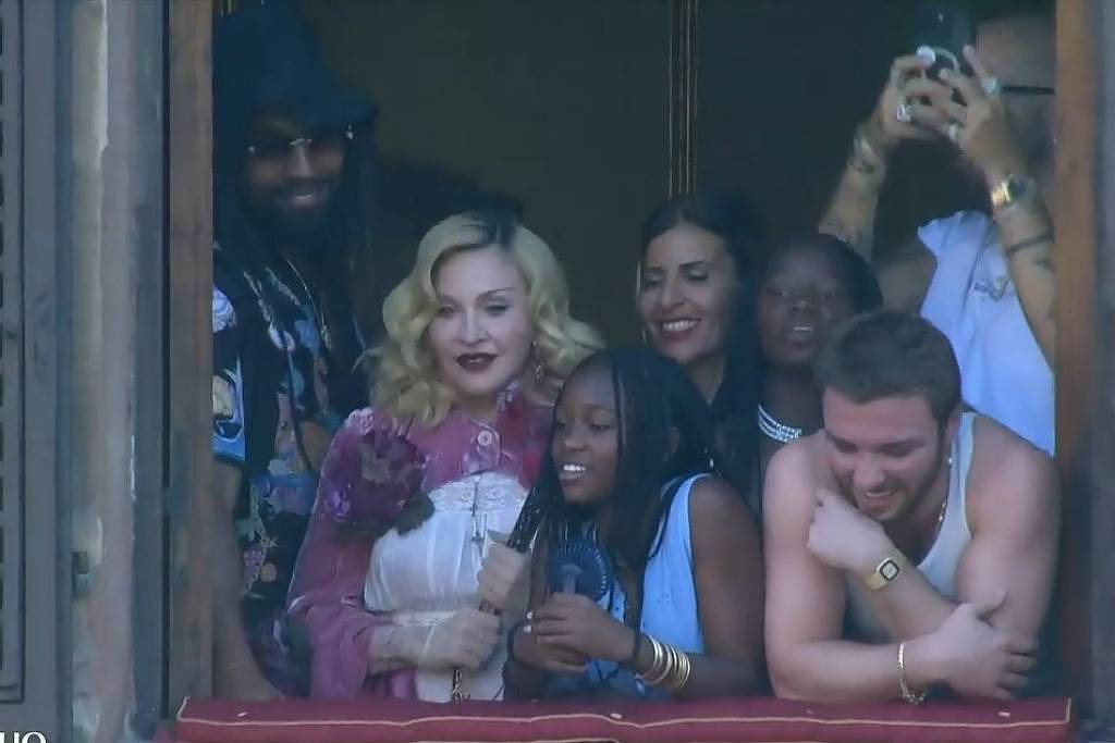 Madonna celebra 67 anos com filhos e namorado na Itália - 18/08/2025 - Celebridades