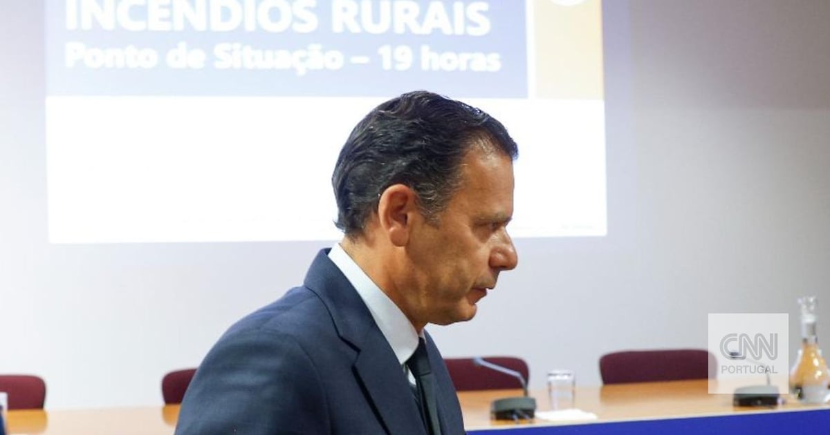 "Estamos todos muito esgotados, são dias e dias de sofrimento" com os incêndios. Montenegro fala em 24 dias "como não há registo"