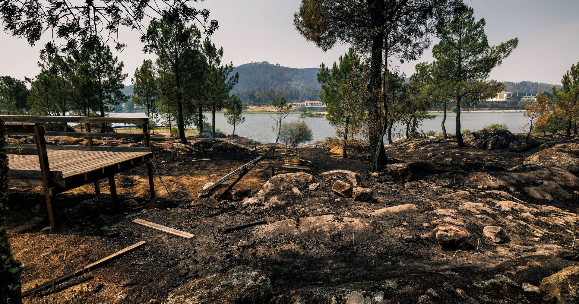 Inaugurados em 2021, Passadiços do Távora foram reduzidos a cinzas pelo fogo de Sernancelhe