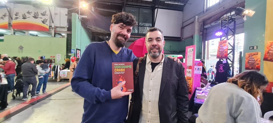 Livro Videogame Crash circula no meio político; veja quem já o recebeu
