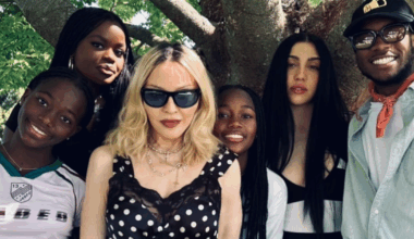 Madonna celebra aniversário na Itália ao lado dos filhos e do namorado