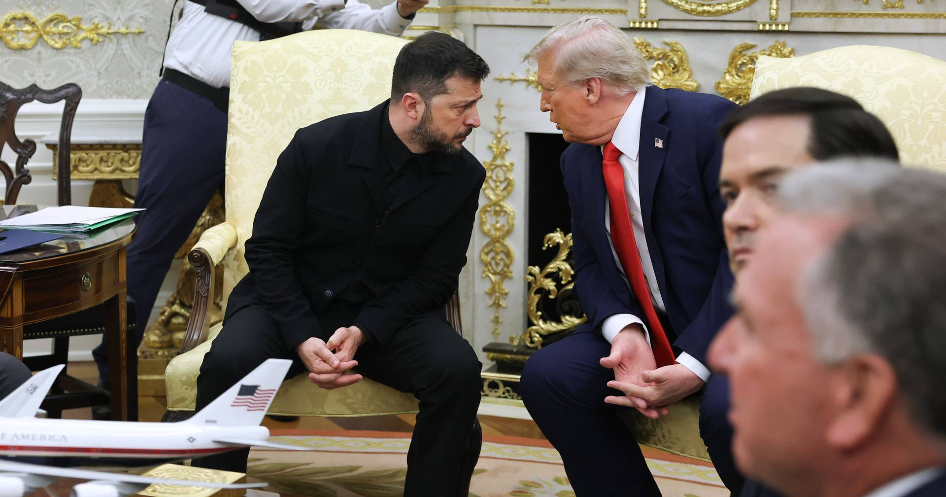 “Muito obrigado, senhor Presidente”: Europa tenta seduzir Trump, que já anuncia um encontro entre Putin e Zelensky