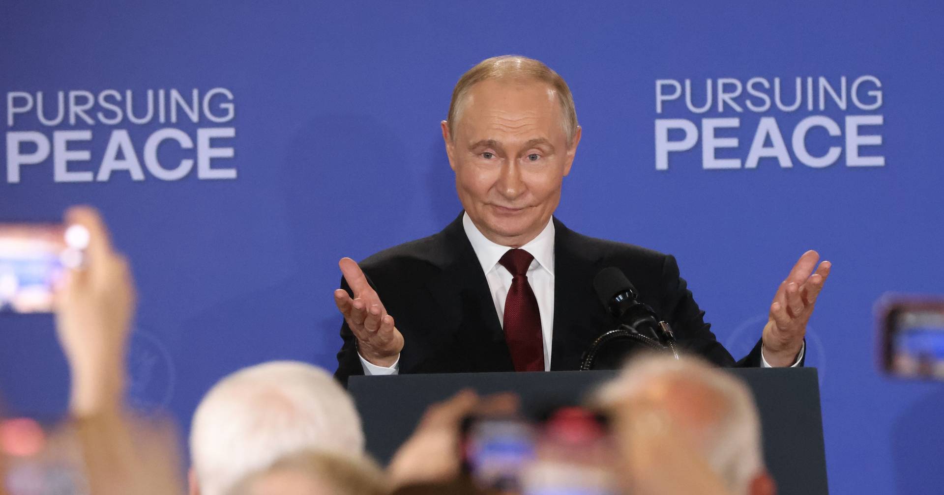 Suíça promete "oferecer imunidade" a Putin se for palco da conferência de paz