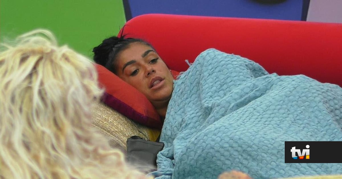 «Mas que raio de conversa é essa?»: Ana Duarte mostra-se desconfortável com 'avanços' de Viriato - Big Brother